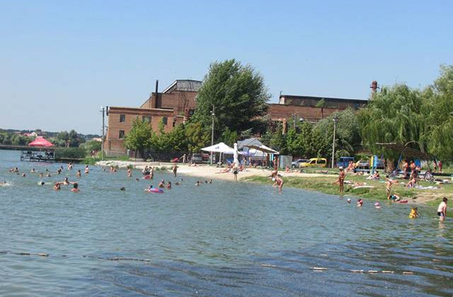 С пакетом и камнем в руках: водолаз обнаружил тело женщины