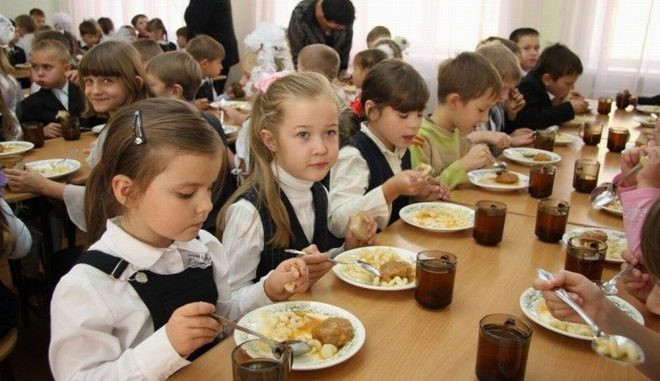 Какую еду давать детям с собой в школу: топ-5 правил