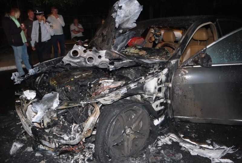 Неизвестные сожгли автомобиль депутата в Ровно: есть подробности