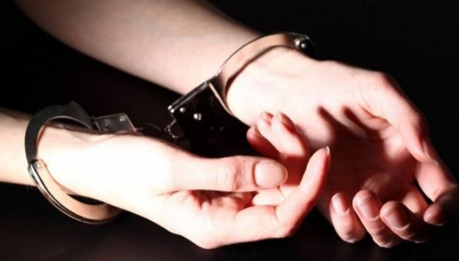 Торговала наркотиками: суд избрал меру пресечения женщине