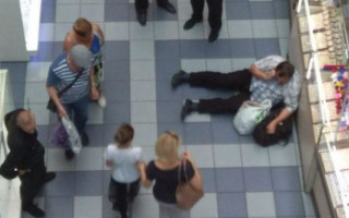 В супермаркете Киева охрана «нокаутировала» посетителя