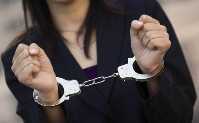 Продавала детские кроватки: правоохранители задержали мошенницу