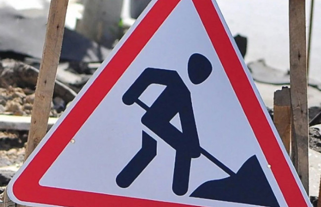 Бетон сыпется на автомобили: как разрушается еще один киевский мост