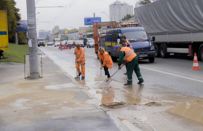 В Киеве затопило проспект Победы