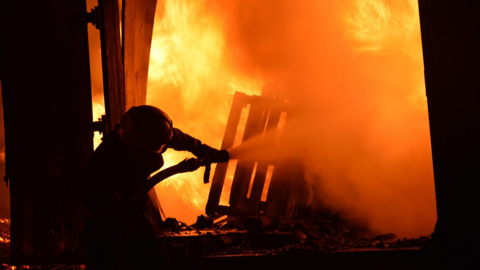 Масштабный пожар в Днепре: пылало крупное предприятие
