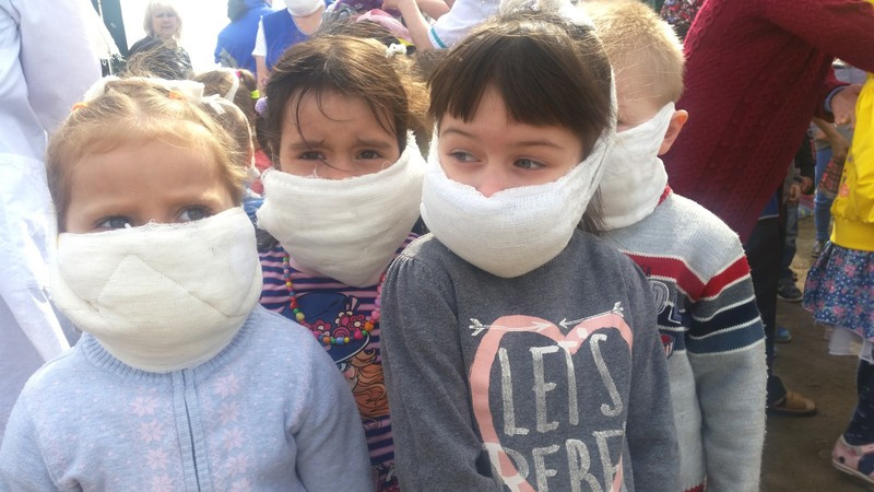 Срочная эвакуация: почти 2 тысячи детей вывезут из Херсонской области
