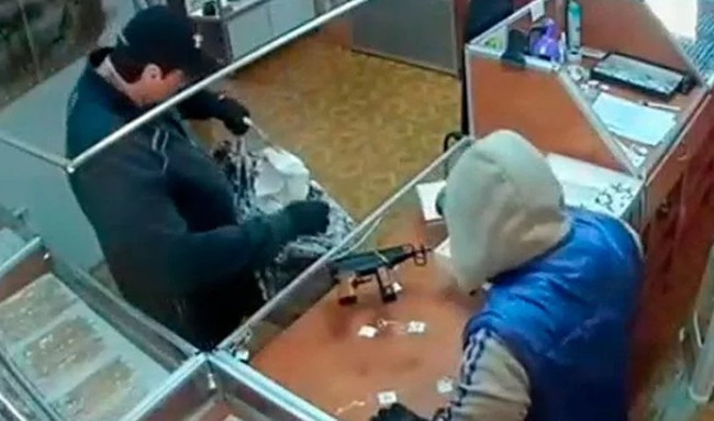 Дерзкое ограбление: в Черновицкой области «обчистили» ювелирный магазин