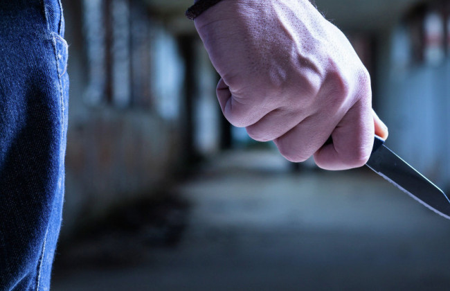 Пьяный мужчина в маршрутке ударил пассажира ножом