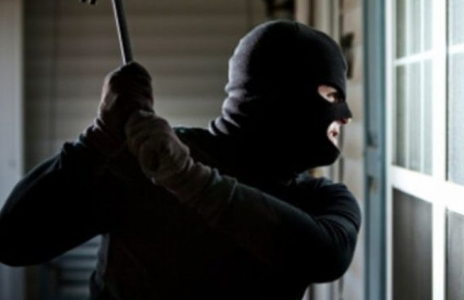 Неизвестные ограбили квартиру замминистра: есть подробности