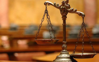 Судью привлекли к ответственности за рассмотрение дела при отсутствии сторон