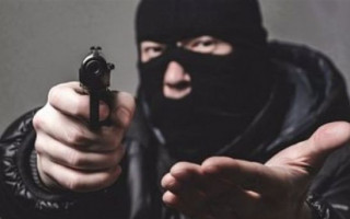 Дерзкий грабитель подрывал банкоматы и ранил копа в Сумах