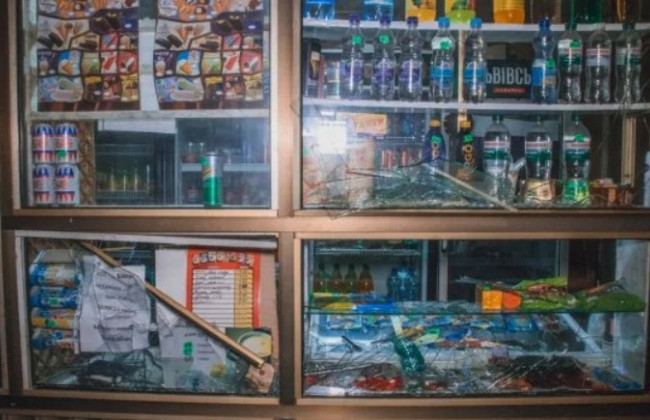 В Киеве неадекватный мужчина устроил погром в кафе