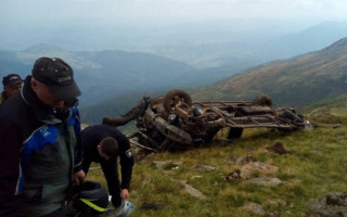 На Закарпатье внедорожник с туристами упал в ущелье: все подробности