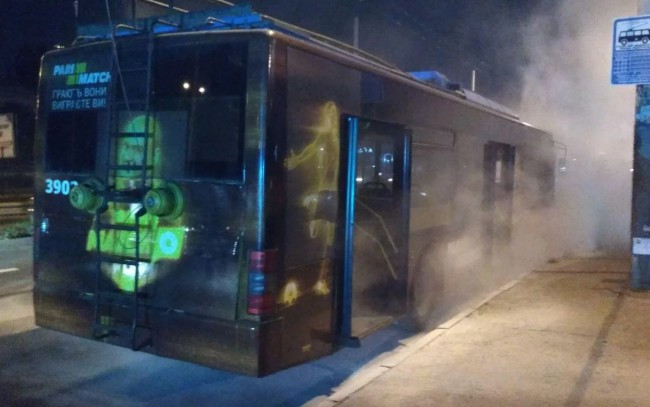 Загорелся на ходу: в Киеве произошло ЧП с троллейбусом
