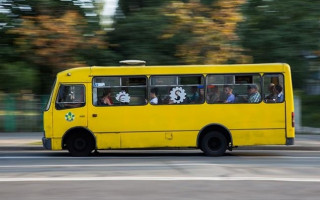 Маршрутка «влетела» в электроопору в Одессе: среди пострадавших есть дети
