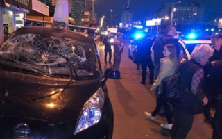 ДТП в Киеве: автомобиль отбросило на остановку с людьми
