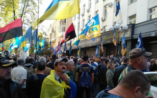 Протест под зданием Генпрокуратуры: произошли первые столкновения