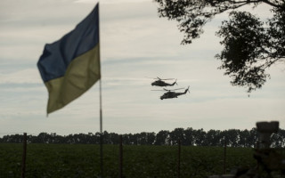 Бойцы ООС установили флаг Украины под носом у боевиков