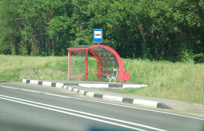 Ребенок сильно пострадал: горе-водитель сбил девочку, которая выходила из маршрутки