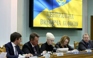 Рада уволила в отставку 13 из 15 членов ЦИК