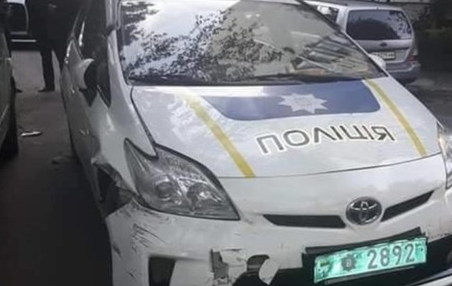 Заснул за рулем: патрульный в Киеве «влетел» в пять автомобилей