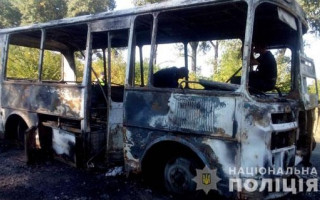 Выгорел полностью: в Сумской области на ходу вспыхнул автобус с детьми