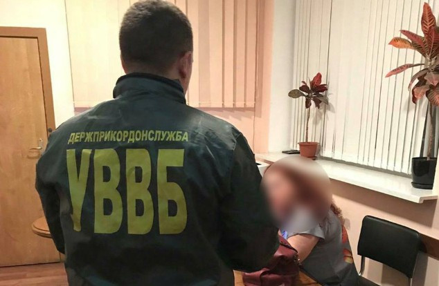 Подделала документы: украинка пыталась вывезти из страны ребенка
