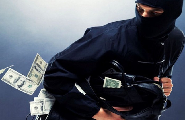 В Киеве неизвестные напали на иностранца: избили и ограбили