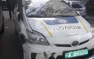 Заснул за рулем: патрульный в Киеве «влетел» в пять автомобилей