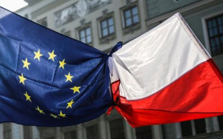 Еврокомиссия подает в суд на Польшу