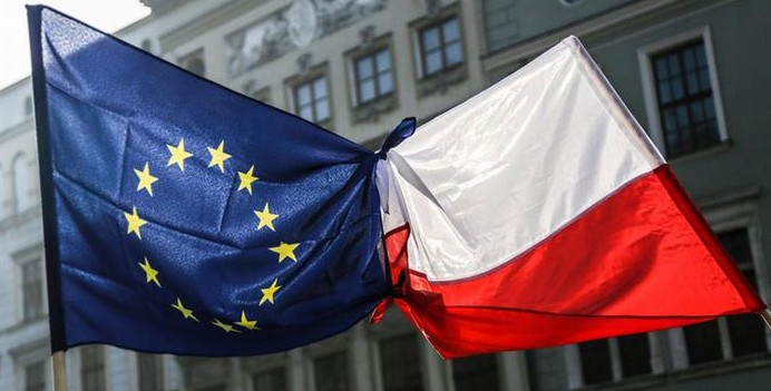 Еврокомиссия подает в суд на Польшу