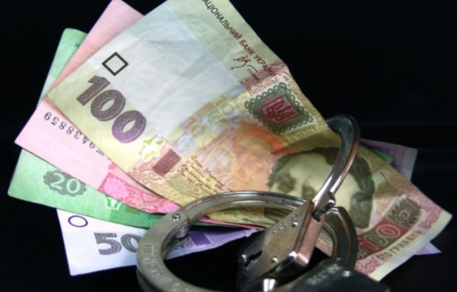 Требовали взятки у переселенцев: суд избрал меру пресечения чиновникам ПФ