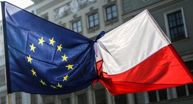 Еврокомиссия подает в суд на Польшу