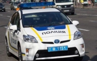 Патрульные на автомобиле «снесли» женщину на переходе