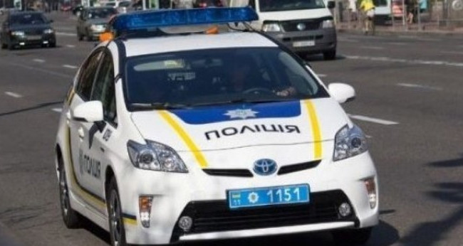 Патрульные на автомобиле «снесли» женщину на переходе