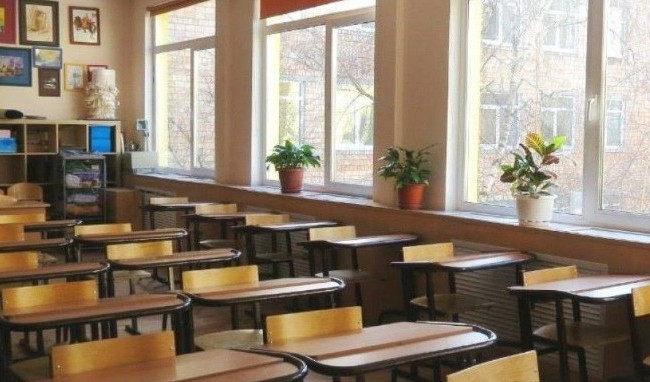 Неизвестные распылили газ в школе Запорожья: детей эвакуировали