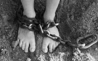 32 человека удерживали в трудовом рабстве: все подробности