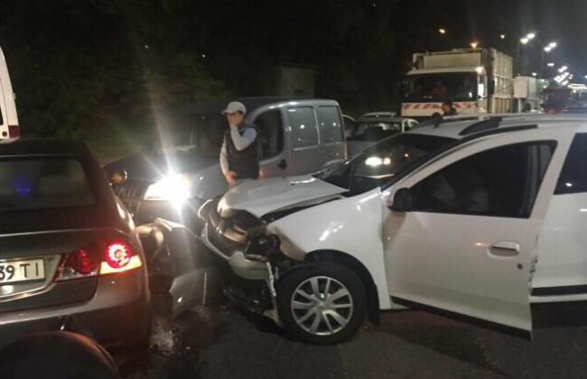 Лоб в лоб: в Киеве произошло жуткое ДТП