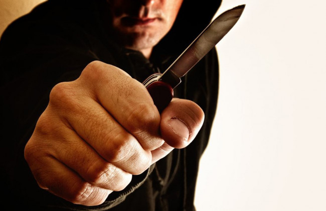 «Угрожал отрезать пальцы»: дерзкий злоумышленник отсидит 7 лет за нападение на пенсионерку