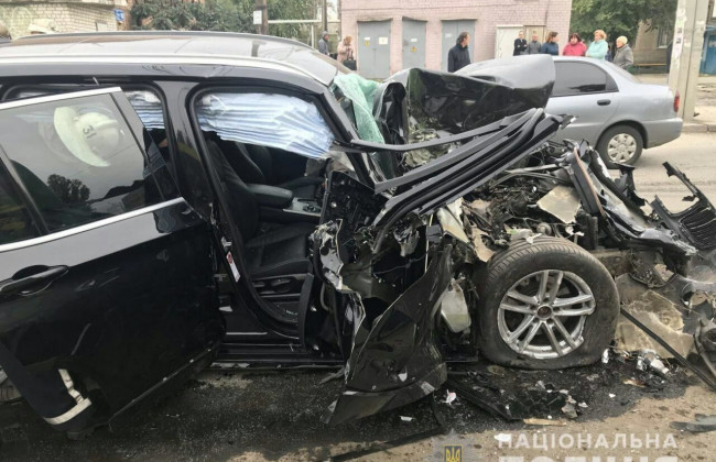 Пострадали шесть человек: в Харькове BMW «влетел» в маршрутку с людьми