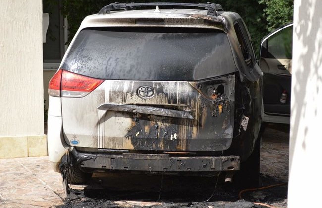 Неизвестные сожгли автомобиль депутата в Одессе