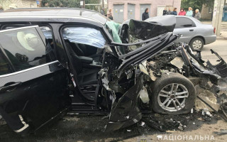 Пострадали шесть человек: в Харькове BMW «влетел» в маршрутку с людьми