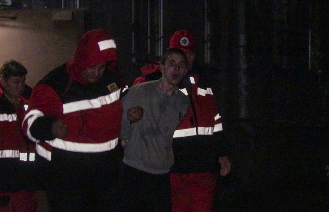 Был под кайфом: в Киеве задержали парня, державшего в заложниках свою мать