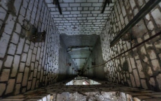 Жуткое падение: в Киеве парень упал в шахту лифта и разбился