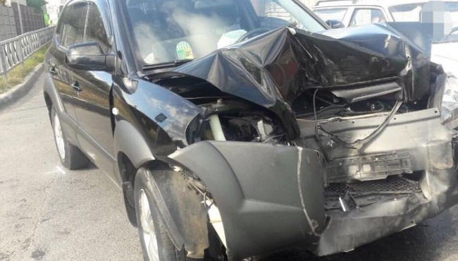 ДТП в Харькове: грузовик смял внедорожник