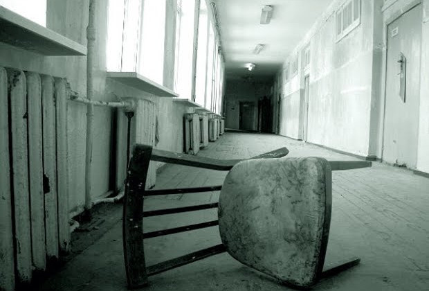 Люди боятся выйти из дома: в Житомирской области пациенты психушки гуляют по улицам села