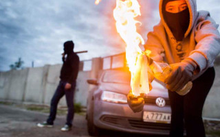 Неизвестные сожгли автомобили активистов: все подробности