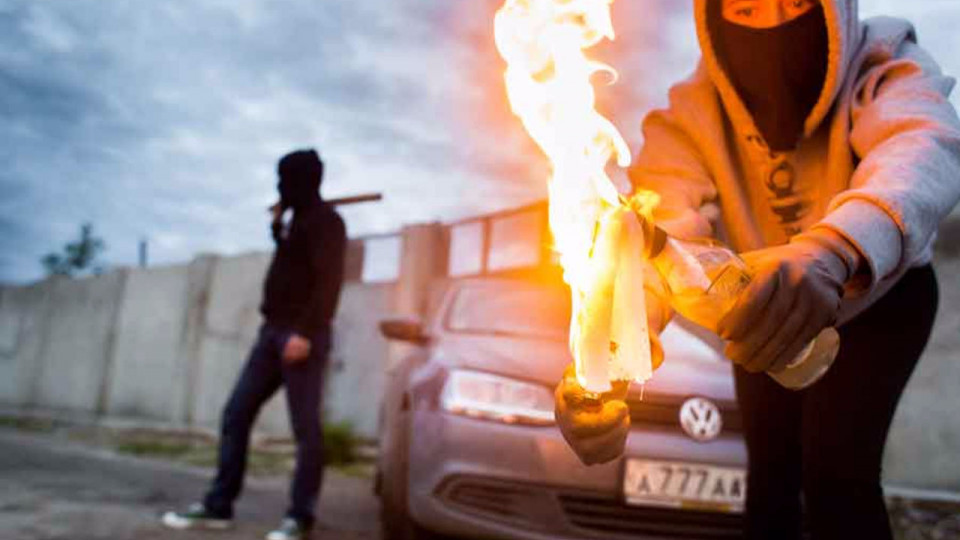 Неизвестные сожгли автомобили активистов: все подробности