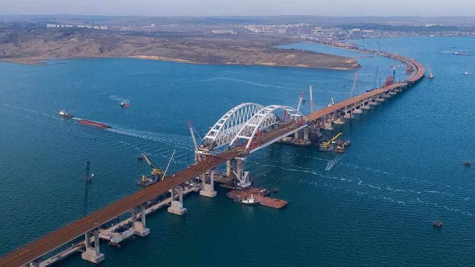 Керченский мост частично обрушился
