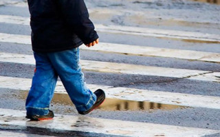 Женщина палкой жестоко избила 7-летнего мальчика